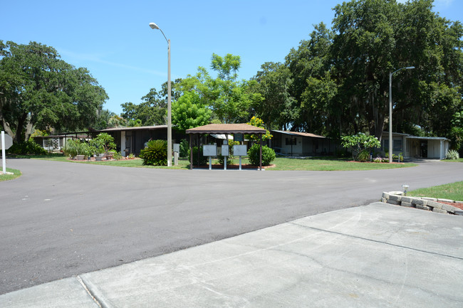 Anclote Acres Mobile Home Park in Holiday, FL - Foto de edificio - Building Photo