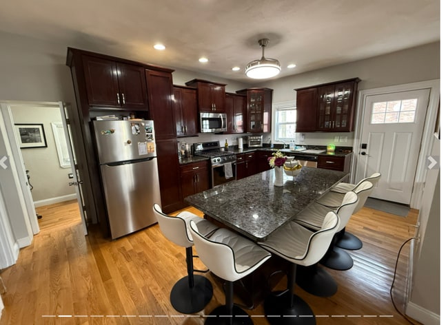 273 Dorchester St, Unit T in Boston, MA - Foto de edificio - Building Photo