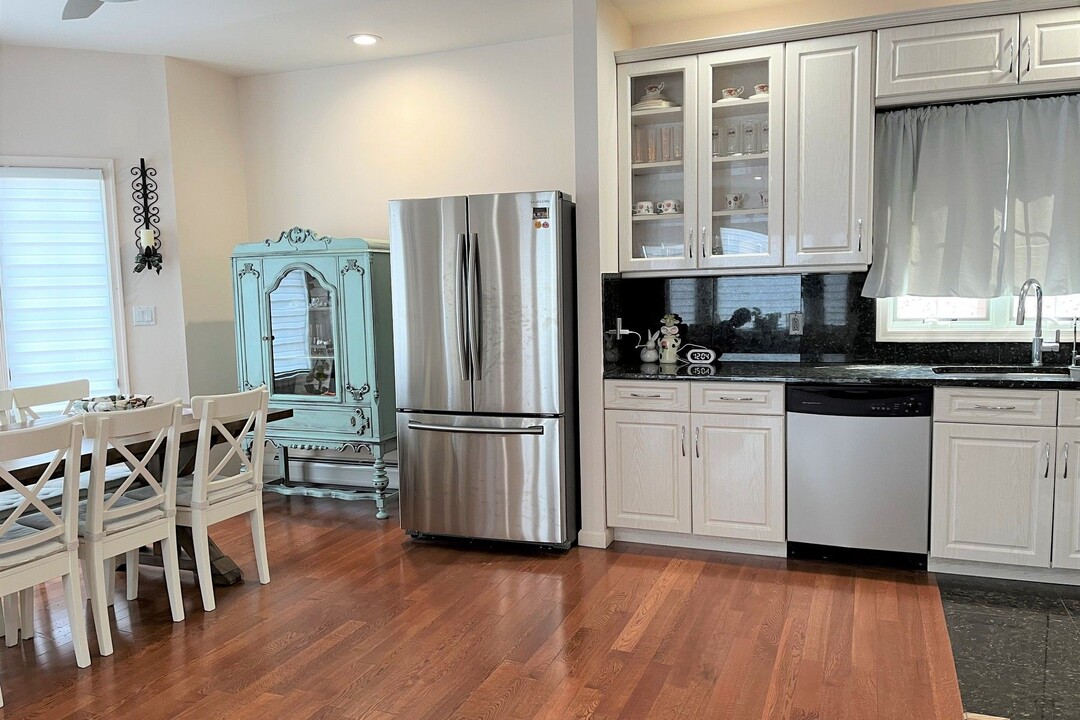 20 E Edsall Blvd in Palisades Park, NJ - Building Photo