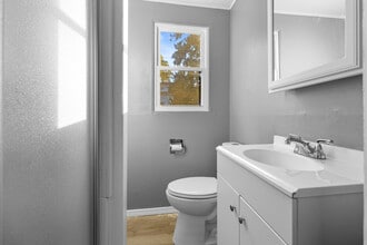 60 Leslie Ave in Utica, NY - Building Photo - Building Photo