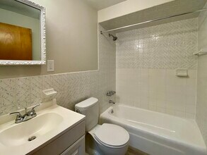 121 Salem St, Unit #34 in Malden, MA - Building Photo - Building Photo