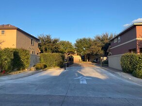 9813 Sandhill Dr in Laredo, TX - Building Photo - Building Photo