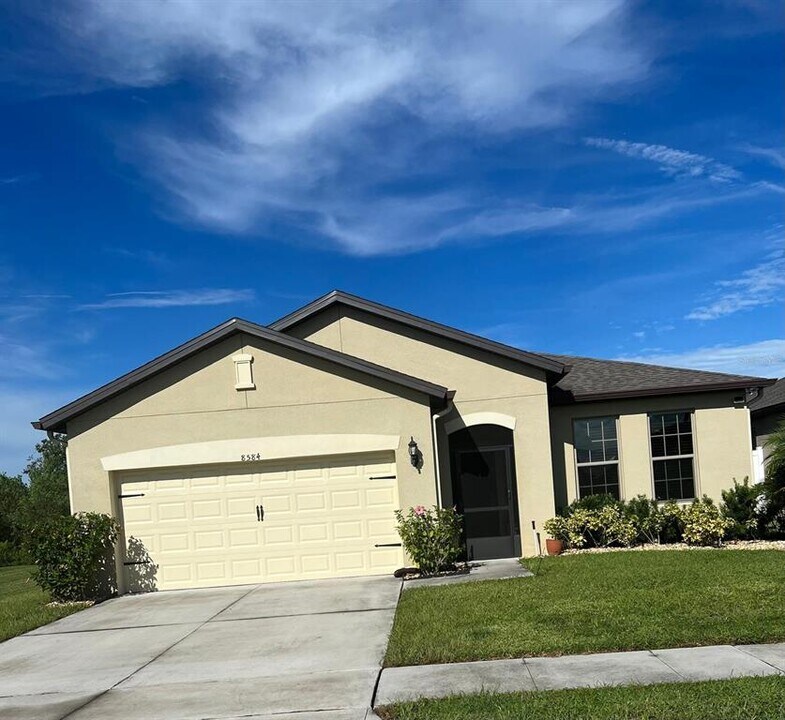 8584 Rindge Rd in Polk City, FL - Building Photo