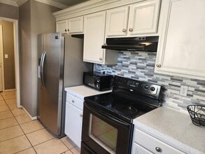 1111 E 63rd St in Tulsa, OK - Foto de edificio - Building Photo