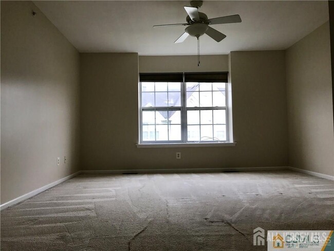 21 Inverness Dr in Edison, NJ - Building Photo - Building Photo