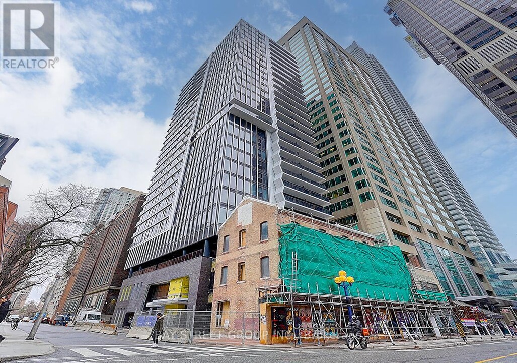 771-771 Yonge St in Toronto, ON - Building Photo