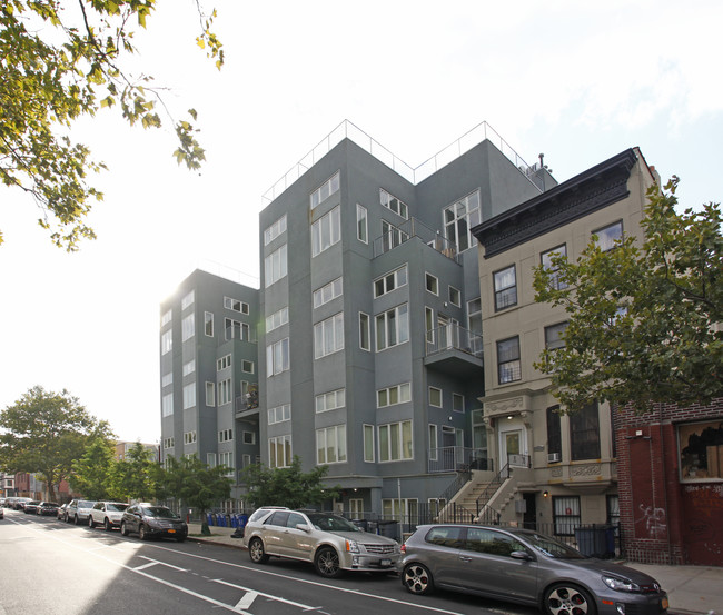 DeKalb Lofts in Brooklyn, NY - Foto de edificio - Building Photo