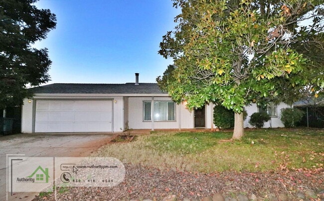 2272 Wilson Ave in Redding, CA - Building Photo - Building Photo