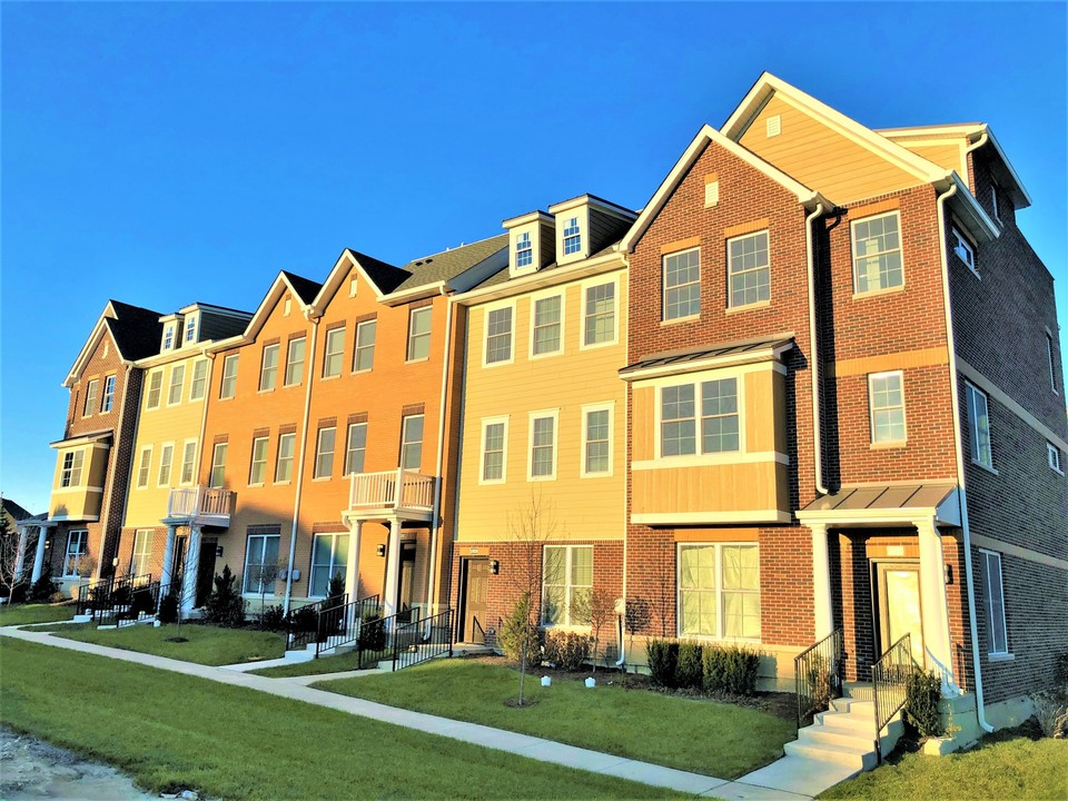 Alice Mae Townhomes in Orland Park, IL - Building Photo