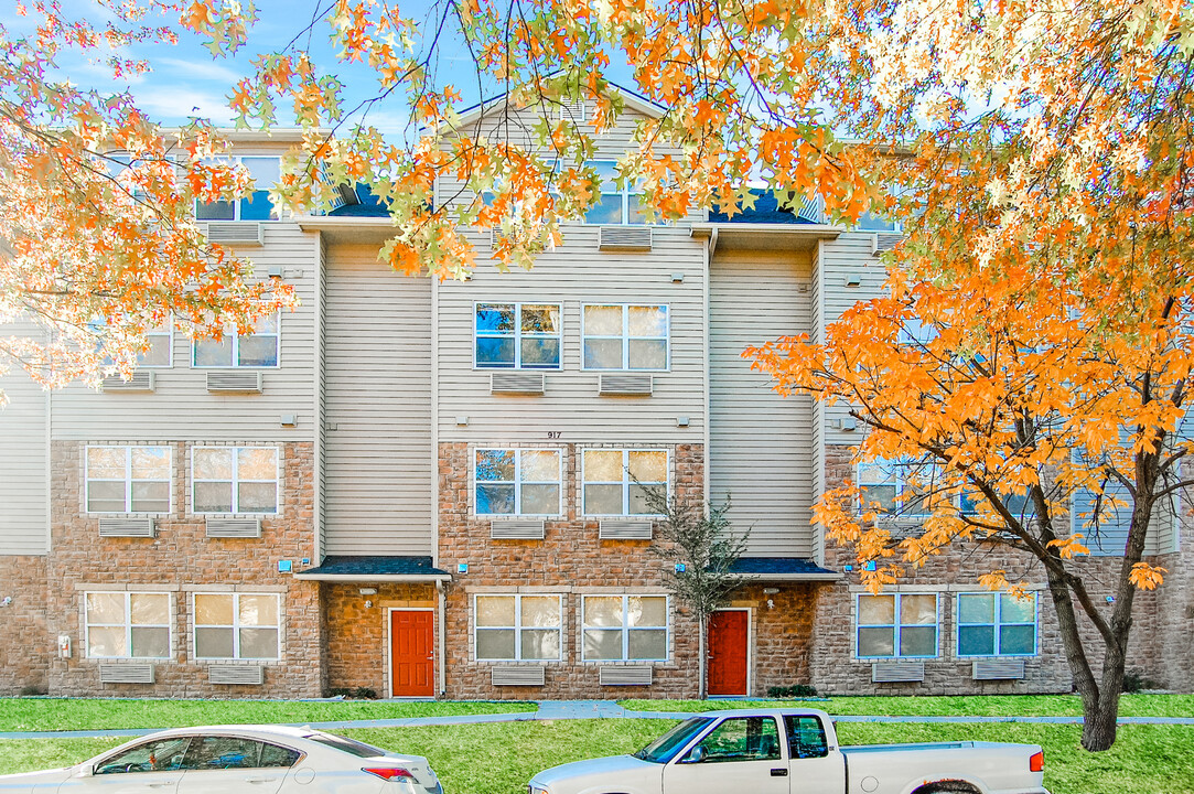 Prime Place Manhattan - Student Apartments in Manhattan, KS - Building Photo