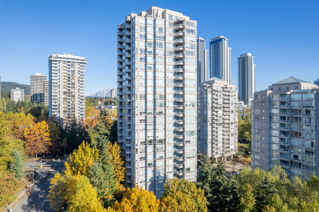 Emerald Manor in Burnaby, BC - Building Photo