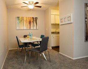 Willow Lake in Kansas City, MO - Building Photo - Building Photo