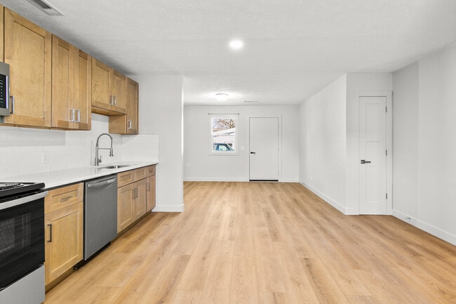 property at 425 W Lincoln St