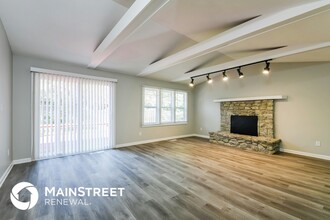 7958 Wheat Ridge Ct in Indianapolis, IN - Building Photo - Building Photo