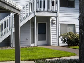 1961 Lake Isle Dr in Eugene, OR - Building Photo