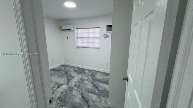 2731 NW 100th St in Miami, FL - Building Photo - Building Photo