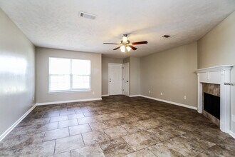 176 Lyndhurst Dr in La Vergne, TN - Building Photo - Building Photo