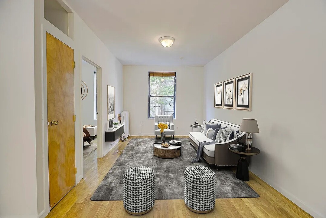 141 W 10th St in New York, NY - Building Photo