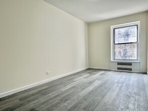 216 W 102nd St in New York, NY - Building Photo - Building Photo