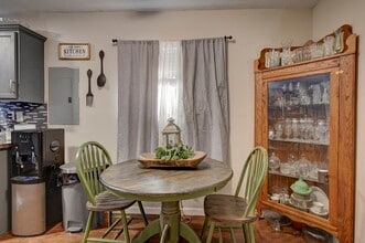 1222 Hartford St in Colorado Springs, CO - Foto de edificio - Building Photo