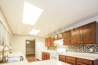 16 Pondview Ct in Brownsburg, IN - Foto de edificio - Building Photo