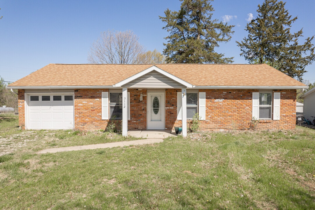 3112 Rademan Ln in Jefferson City, MO - Building Photo