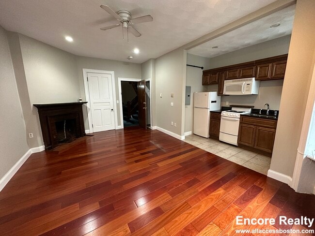 252 Newbury St, Unit 2 in Boston, MA - Building Photo - Building Photo