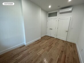 422 Himrod St in Brooklyn, NY - Building Photo - Building Photo