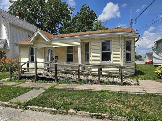 1406 Corse St in Burlington, IA - Building Photo - Building Photo