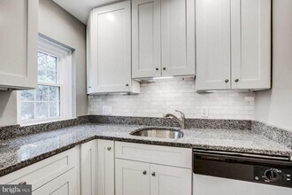 2983 S Columbus St, Unit A1 in Arlington, VA - Building Photo - Building Photo
