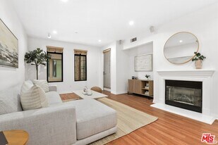 5625 Crescent Park W in Los Angeles, CA - Building Photo