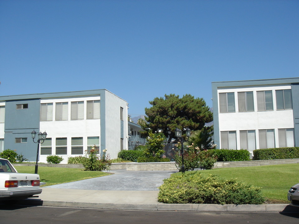 Glenwood Manor Apartments in Arcadia, CA - Building Photo