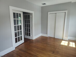 124 W Washington Ave in Washington, NJ - Building Photo - Building Photo