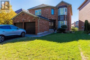 101 Loma Vista Dr in Vaughan, ON - Building Photo