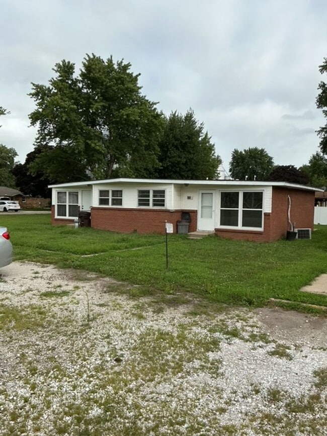 property at 105 E Glendale St