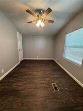 577 Bevers Ln in Valley View, TX - Foto de edificio - Building Photo