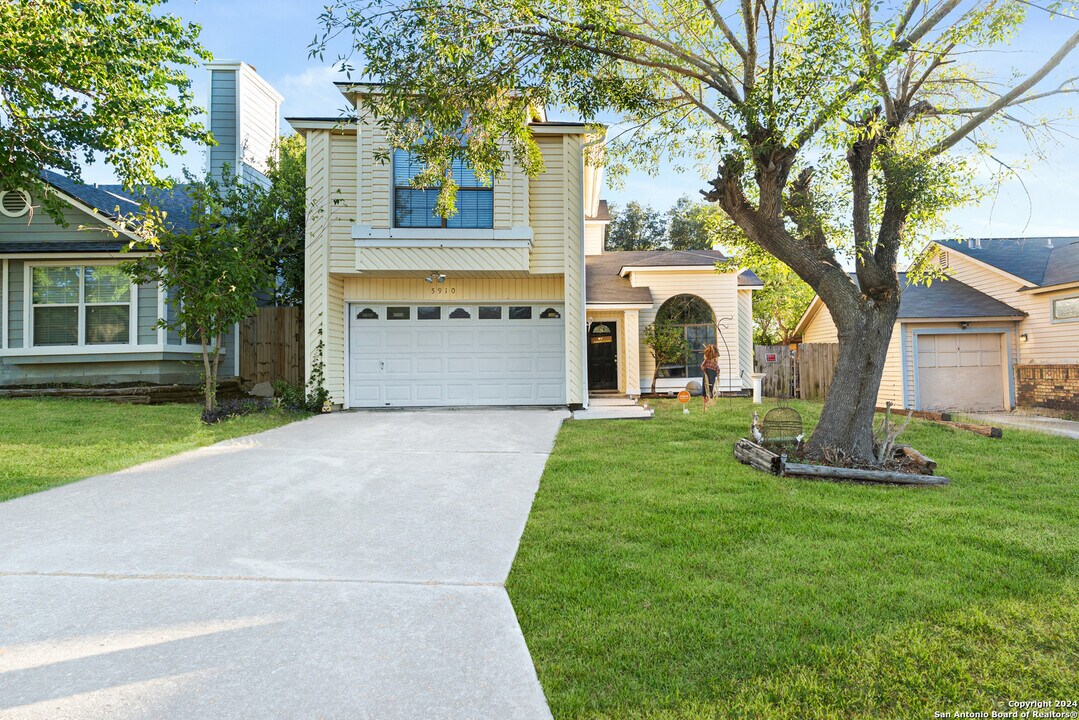 5910 Burning Sunrise Dr in San Antonio, TX - Building Photo