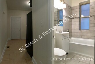 7323 S Yates Blvd in Chicago, IL - Building Photo - Building Photo