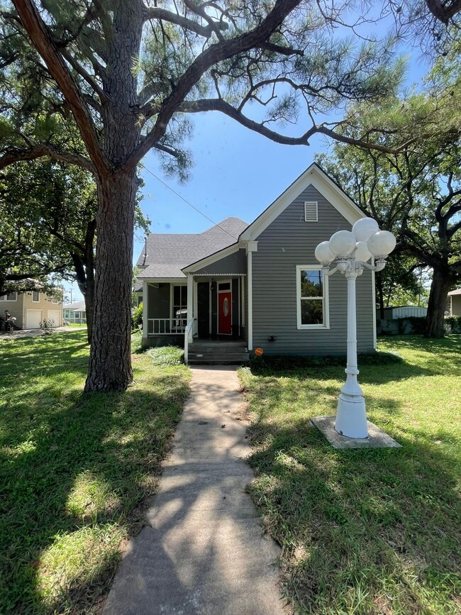 704 S Anglin St, Unit 4 Bedroom 3 Bathroom, Unit 4 Bedroom 3 Bathroom