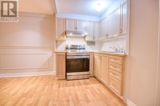 7299 Sandhurst Dr in Mississauga, ON - Building Photo - Building Photo