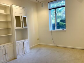 100 Keyes Rd, Unit 104 in Concord, MA - Building Photo - Building Photo