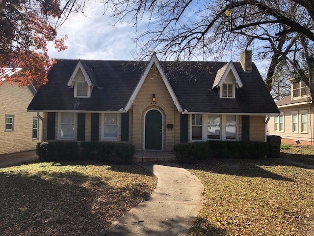 202 N 30th St in Waco, TX - Building Photo