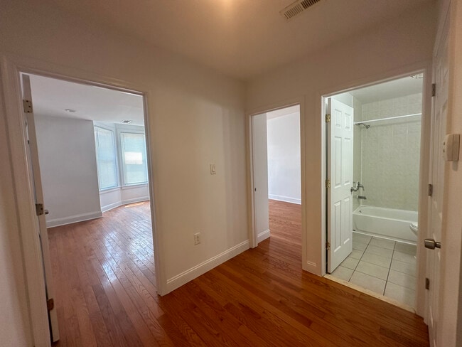 1043 Spring Garden St, Unit 2F