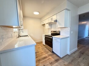 6158 N Fresno St, Unit 101 in Fresno, CA - Foto de edificio - Building Photo