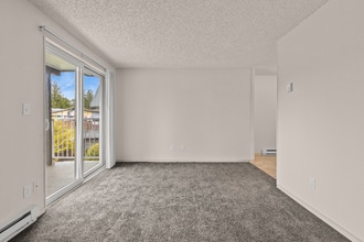 11540 Pinehurst Way NE in Seattle, WA - Building Photo - Building Photo