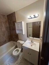 7825 W Hampton Ave (8 Unit) in Milwaukee, WI - Foto de edificio - Interior Photo