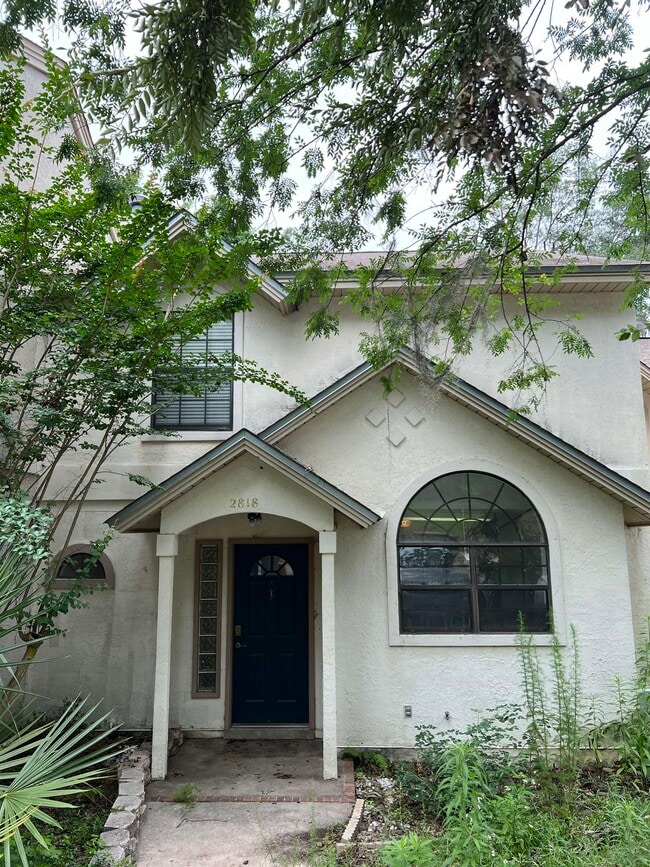 property at 2818 Par Ln