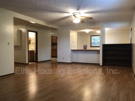 108 E Buck Ave in Rural Retreat, VA - Building Photo