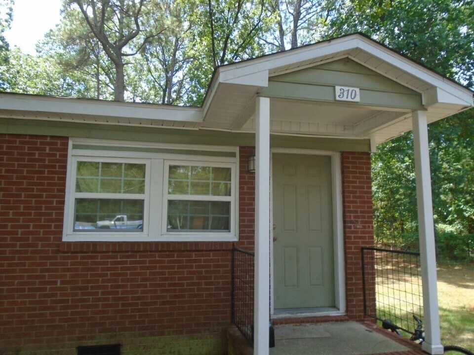 310 Old Shaw Rd in Fayetteville, NC - Foto de edificio