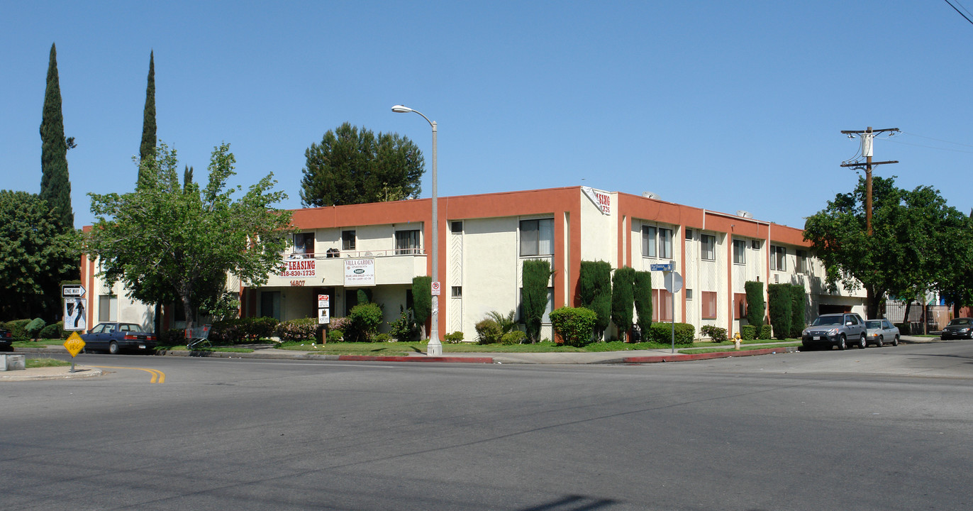 Villa Garden Apartments in Panorama City, CA - Foto de edificio